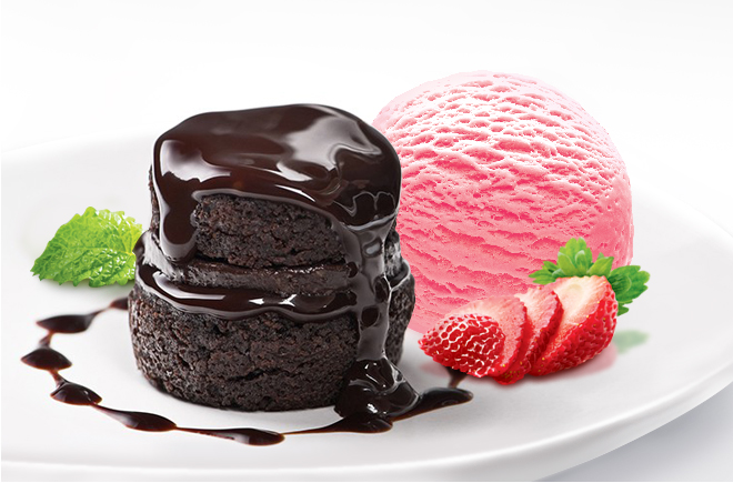 کیک براونی با بستنی توت فرنگی